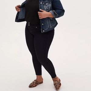 Torrid | JEGGING - SUPER STRETCH DARK WASH